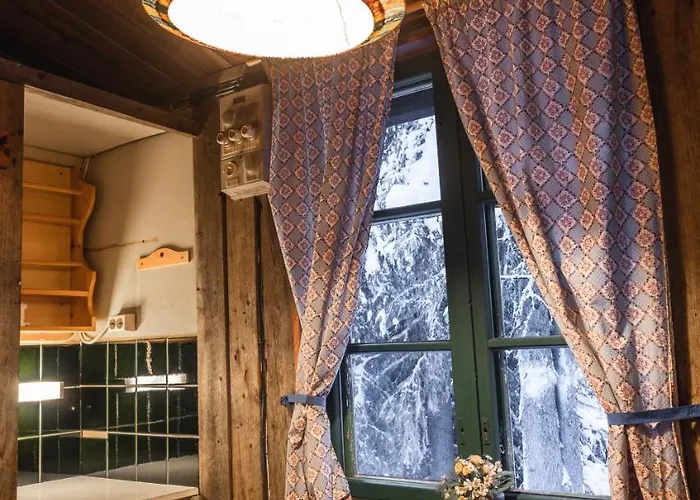 Gold Village منتجع